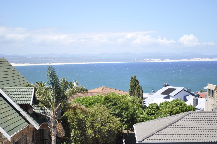 5 Bedroom Property for Sale in Wavecrest Eastern Cape